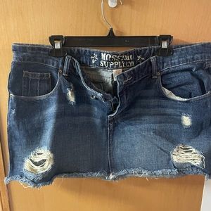 Jean distressed mini skirt